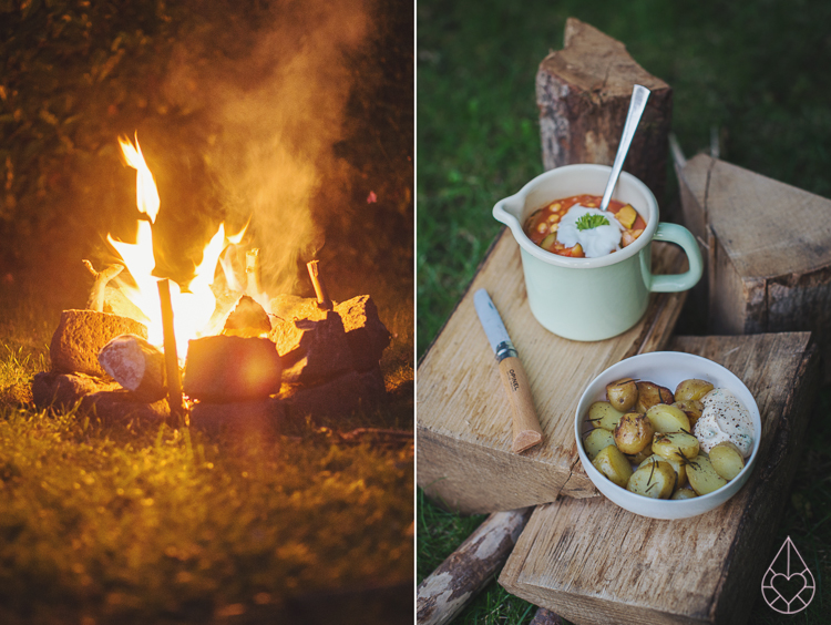 Cooking on a campfire, by Zilverblauw.nl