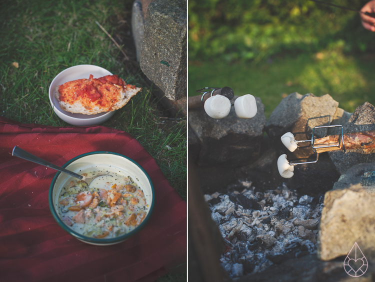 Cooking on a campfire, by Zilverblauw.nl