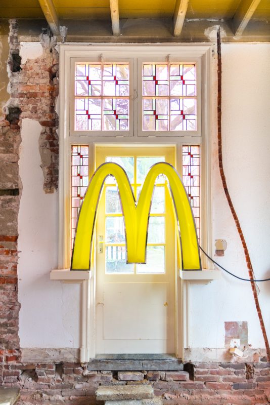 mc donalds logo sign, by zilverblauw.nl