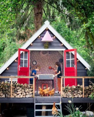 Foosball in our a-frame and a nice article in national newspaper @ad_nl about our garden (swipe right) Thanks @ohmariemag! ♥️🌿🌱